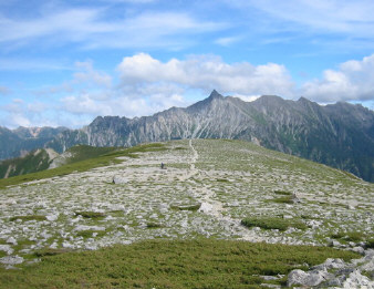 双六岳から見る槍ヶ岳