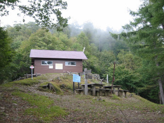 一杯水避難小屋