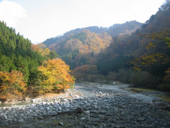 第八隧道手前の河原