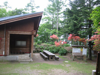 鷹ノ巣山避難小屋