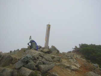 爺ヶ岳　中央峰