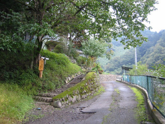 牛ノ寝通り　登山口