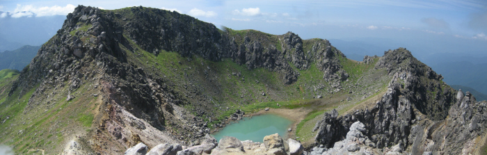 焼岳火口湖