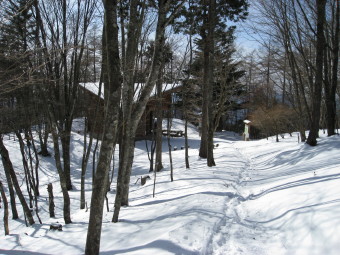 鷹ノ巣山避難小屋