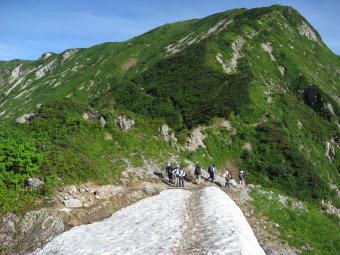 奥大日岳へ