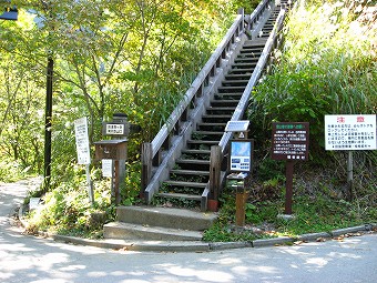 登山口階段