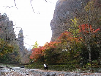 梵天岩と燕岩