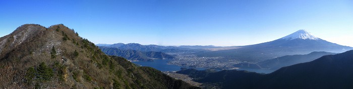 中藤山の先の露岩から