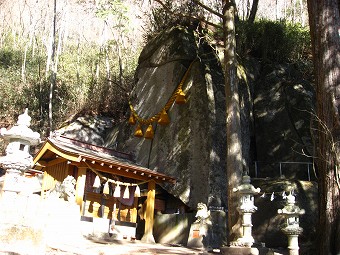 石割神社