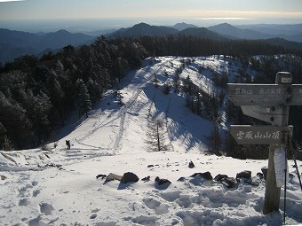 石尾根へ