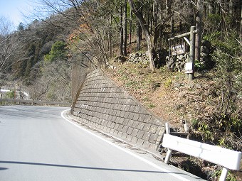 あずまや山　つつじ新道入口