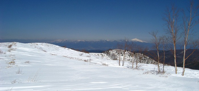 遠くに浅間山