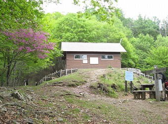 一杯水避難小屋