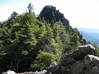 東の岩峰