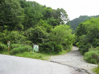 湯ノ沢峠登山口