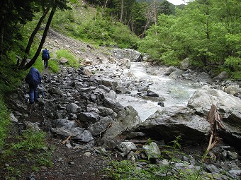 野呂川沿い