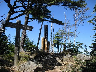 東破風山