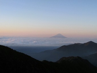 雲海に浮かぶ富士山