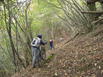 六ツ石山の北側