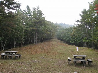 避難小屋前