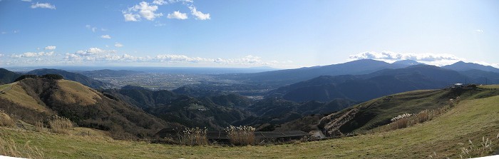 相模湾と箱根の山々