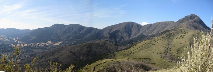 金時山へ伸びるハコネダケの道