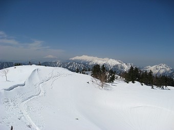 長塀尾根へ