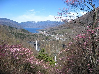 華厳の滝と中禅寺湖