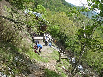 酉谷避難小屋