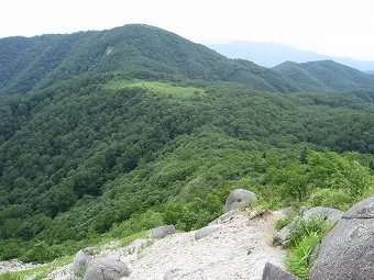 湯ノ沢峠へ