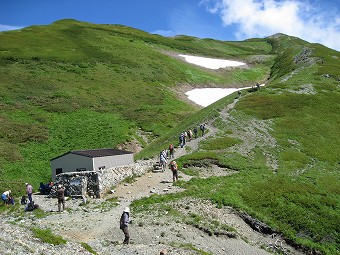 雪倉避難小屋