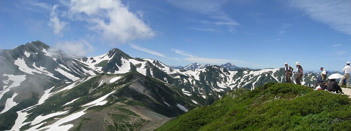 雪倉岳から見る白馬岳