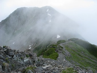 小赤石岳から見る赤石岳