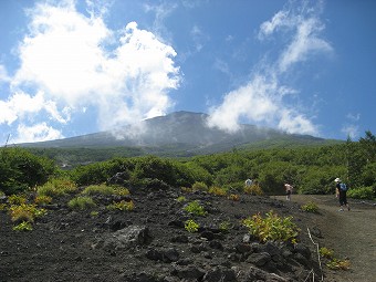 富士山頂見えて来た