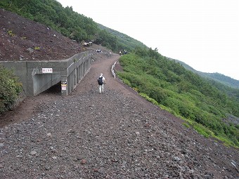 落石防止シャルター