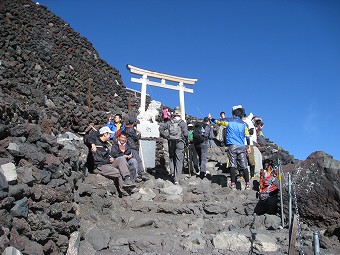 山頂の鳥居