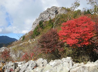 乾徳山山頂近く