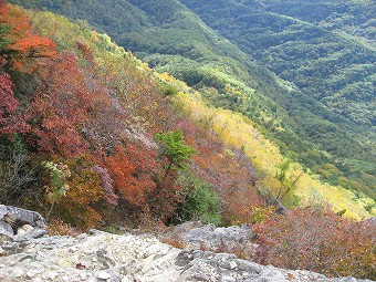 乾徳山の山肌