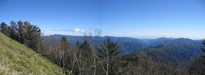 天狗棚山から見る石尾根と牛ノ寝通り