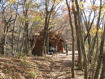 三頭山　避難小屋