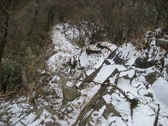 小笄へのクサリ場