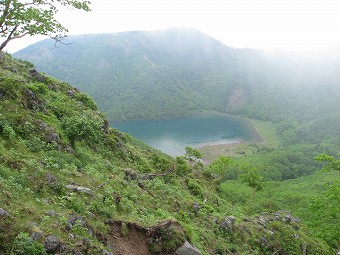 五色沼見つつ