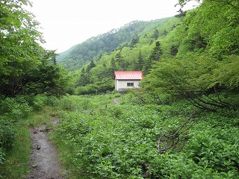 避難小屋へ