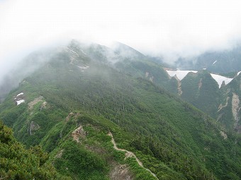 白岳へ