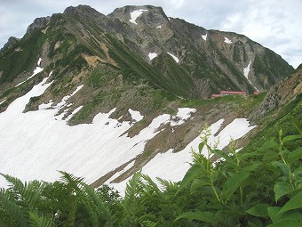 五竜岳と山荘