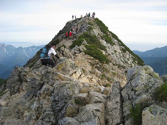 山頂は奥