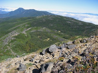 天狗の奥庭　遠くは蓼科山