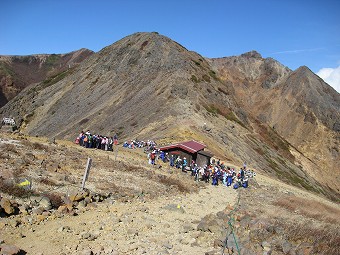 峰の茶屋跡避難小屋