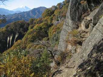 兜岩　クサリ場