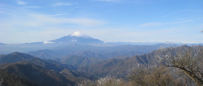 塔ノ岳山頂から